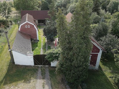 Prodej zemědělské usedlosti, byt 2+1 75 m2, stodola 180 m2, celková plocha pozemku 3430 m2,  Řisuty u Slaného