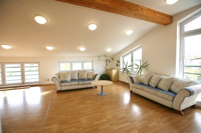 Pronájem kancelářských prostor, 73m2, Vestec- Praha západ