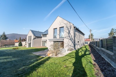 Prodej rodinného dvojdomu 243m2, pozemek 536m2