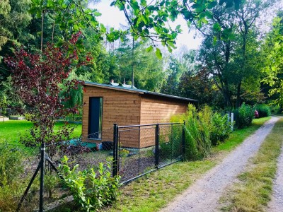 Prodej chatky s č.e. na vlastním pozemku 2084 m2, obec Chyňava oblast Charvátiny. okr Beroun