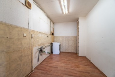 Prodej bytu 3+kk, 65m2, se zasklenou lodžií v ulici Cyprichova - Praha 4