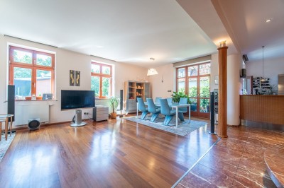 Prodej reprezentativní vily 7+kk  285 m2, pozemek 727 m2, Praha - Hostivař