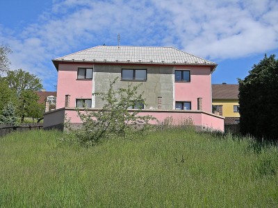 Prodej rodinného domu, 300 m2, s celkovým pozemkem 1470 m2, obec Vráž u Berouna
