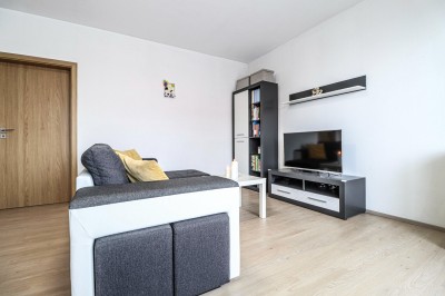 Prodej bytu 2kk, 48m2, s balkonem a parkovacím stáním, ulice Ječná, Hostivice - Jih