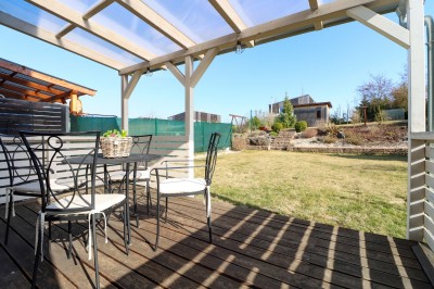 Prodej nízkoenergetického rodinného domu 5+kk s garáží (153 m2 +  2 terasy), zahradou (426 m2) , Jílové u Prahy
