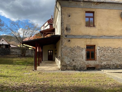 Prodej vily - rodinného domu s pozemkem 5769 m2 v obci Roztoky u Křivoklátu, okr. Rakovník
