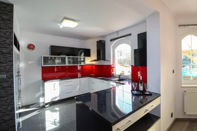 Pronájem RD 7+kk, pozemek 1083m2, Velké Přílepy, ulice Emy Destinnové