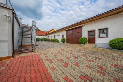 RD 603m3, 5 bytových jednotek k pronájmu, dvůr, stodola, Libečov/Chýňava, pozemek 1.748m2