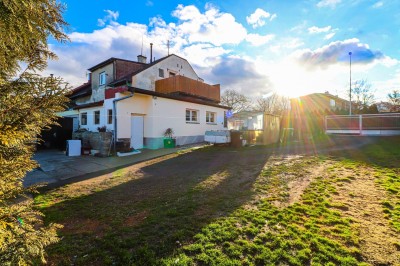 Rodinný dům 2x 2+1, pozemek 1651m2 Zličín