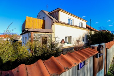 Rodinný dům 2x 2+1, pozemek 1651m2 Zličín
