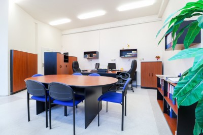 Prodej komerčního areálu se sklady a kancelářemi, pozemek 2458m2, Praha -  Zbraslav