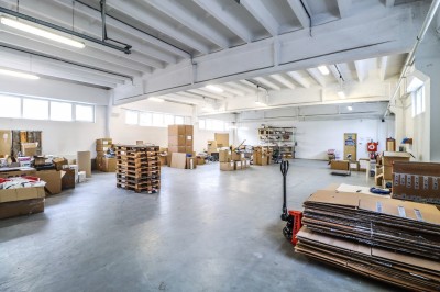 Prodej komerčního areálu se sklady a kancelářemi, pozemek 2458m2, Praha -  Zbraslav