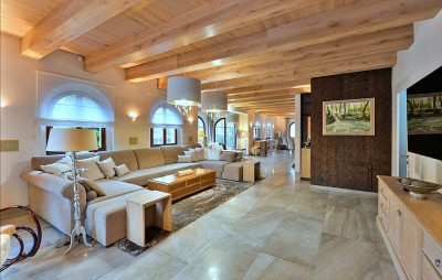 Prodej luxusní vily 5+1 a 3+1, pozemek 5 772m2, Praha - východ