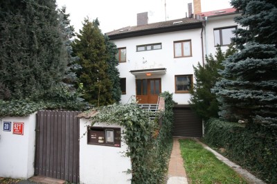 Pronájem bytu 4kk, 107m2 s terasou, zahradou, garáží, Praha 4- Háje