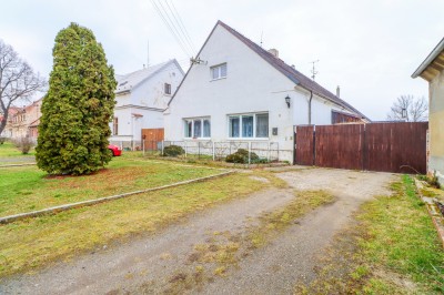 Prodej RD 420 m2 s pozemkem 3028 m2, Veliká Ves, okr. Chomutov