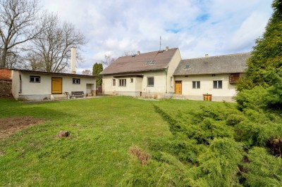 Prodej rodinného domu 4+1 a 2+kk v obci Pavlíkov, pozemek 1960m2