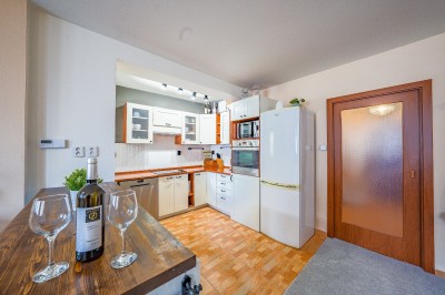 Prodej bytu 6 kk 138 m2, ulice Ke Školce , Dolní Měcholupy, Praha 10