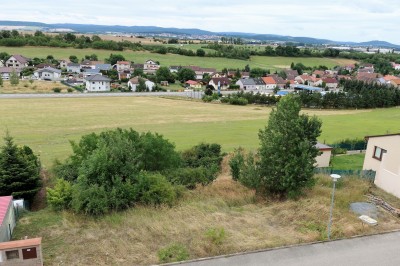 Zasíťovaný stavební pozemek 768m2 Žebrák