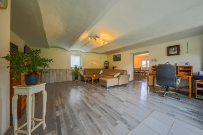 Prodej domu 2x 3+1, pozemek 3205 m2, Vahaneč okr. Karlovy Vary
