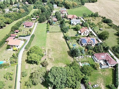 Prodej stavebního pozemku 2 047 m2 v obci Hrusice, ulice Hlavačovská, Praha - Východ