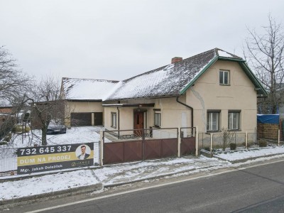 Prodej rodinného domu s pozemkem 1650 m2 v obci Žáky - Štrampouch