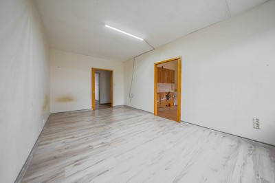 Prodej bytu 3+1/OV, 70m2, komora, sklep, Slaný - Pražská
