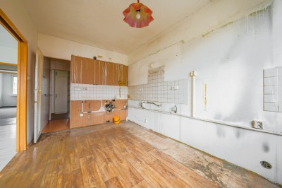 Prodej bytu 3+1/OV, 70m2, komora, sklep, Slaný - Pražská