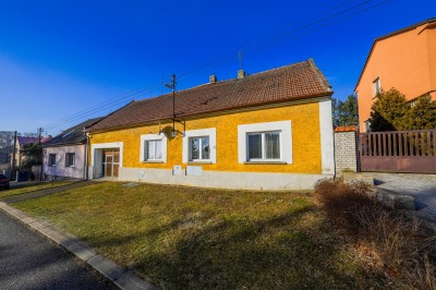 REZERVACE Prodej RD se stodolou, pozemek 1955m2 - Kačice, okr. Kladno