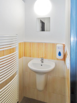 Pronájem nebytového prostoru 42m2 s garážovým stáním, Praha 5- Košíře