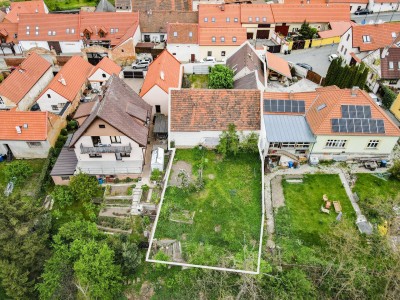 Plzeň Božkov - RD s dvorem, stodolou a zahradou s přímým přístupem na Božkovský ostrov, pozemek 710 m2