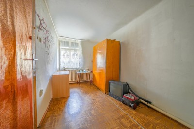 Plzeň Božkov - RD s dvorem, stodolou a zahradou s přímým přístupem na Božkovský ostrov, pozemek 710 m2