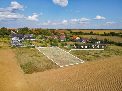 Prodej stavebního pozemku 944m2, Dobříč, okr. Praha západ