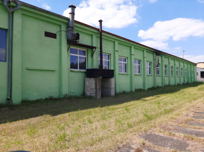 Pronájem haly 1082 m2, Vroutek u Podbořan, okr. Louny