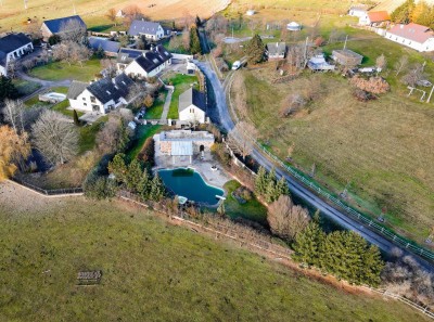 Rodinné sídlo 535 m2 na hranici Křivoklátských lesů, pozemek 3420m2, bazén, wellness