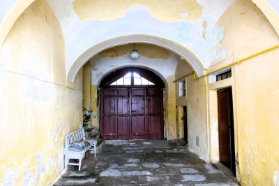 Dva domy tvořící uzavřený objekt (4 byty, kanceláře, sklad, stodola, zahrada) ve Studené, Jindřichův Hradec, pozemek 1135 m2