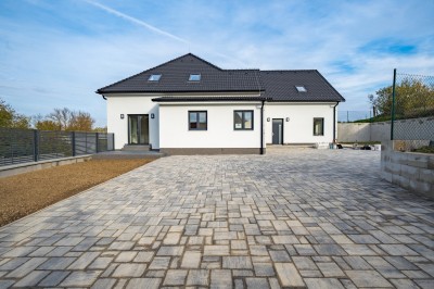 Rodinný dům 6+1, 189 m2, terasa, zahrada, parkování - Beroun Chyňava
