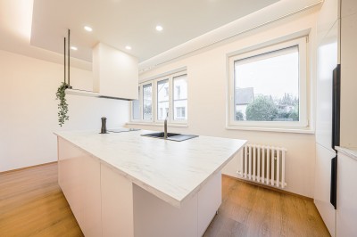 Pronájem vícegenerační rodinné vily 247 m2, pozemek 572 m2, Ke Kladivům, Praha - Suchdol
