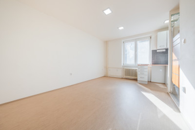 Prodej bytu 1+kk 22m2, ul. Zelenečská, Praha - Hloubětín