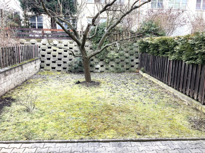 Pronájem bytu 1+1 22m2 se zahradou 60m2, ul. Pelušková Praha 9 - Kyje