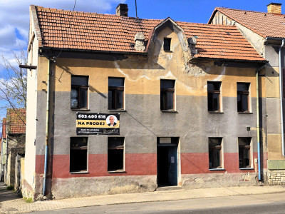 Peruc - městský patrový dům 4+kk, 110 m2, dvůr, parkování, pozemek 208 m2