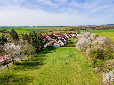 Stavební pozemek 819 m2, Lidice, klidné a prestižní místo.