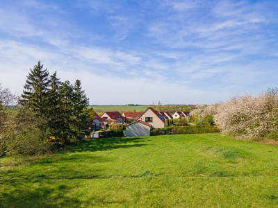 Stavební pozemek 819 m2, Lidice, klidné a prestižní místo.