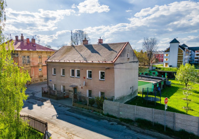 Prodej bytu 2+1 se sdílenou zahradou a garáží, ulice 9. května, Krnov
