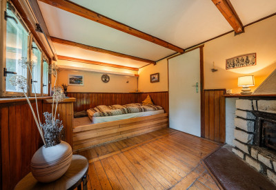 Chata 36 m2 s krbem, vlastní pozemek 549 m2, studna, terasa, pergola s grilem